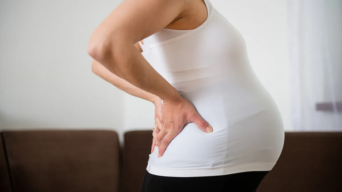 Mal di schiena in gravidanza: prevenirlo e curarlo con l’aiuto dell’osteopatia